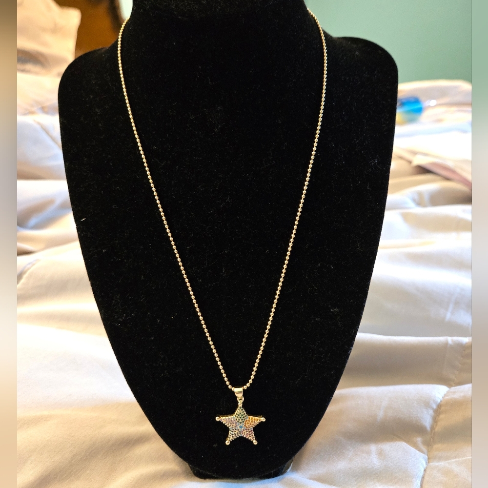 Gold Star Pendant Necklace